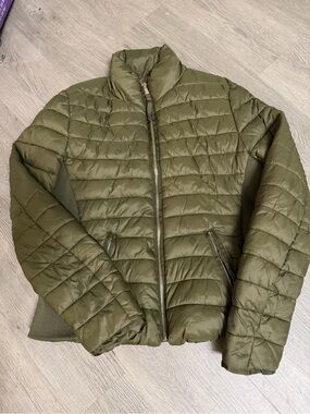 Love Tree Women’s Olive Green Quilted Puffer Jacket